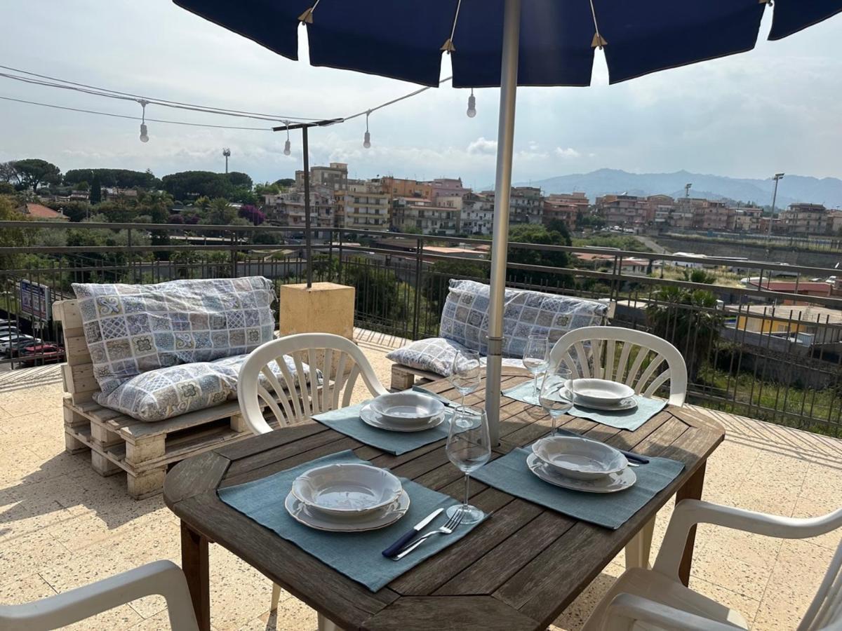 Attico Di Giggia Lägenhet Giardini Naxos Exteriör bild