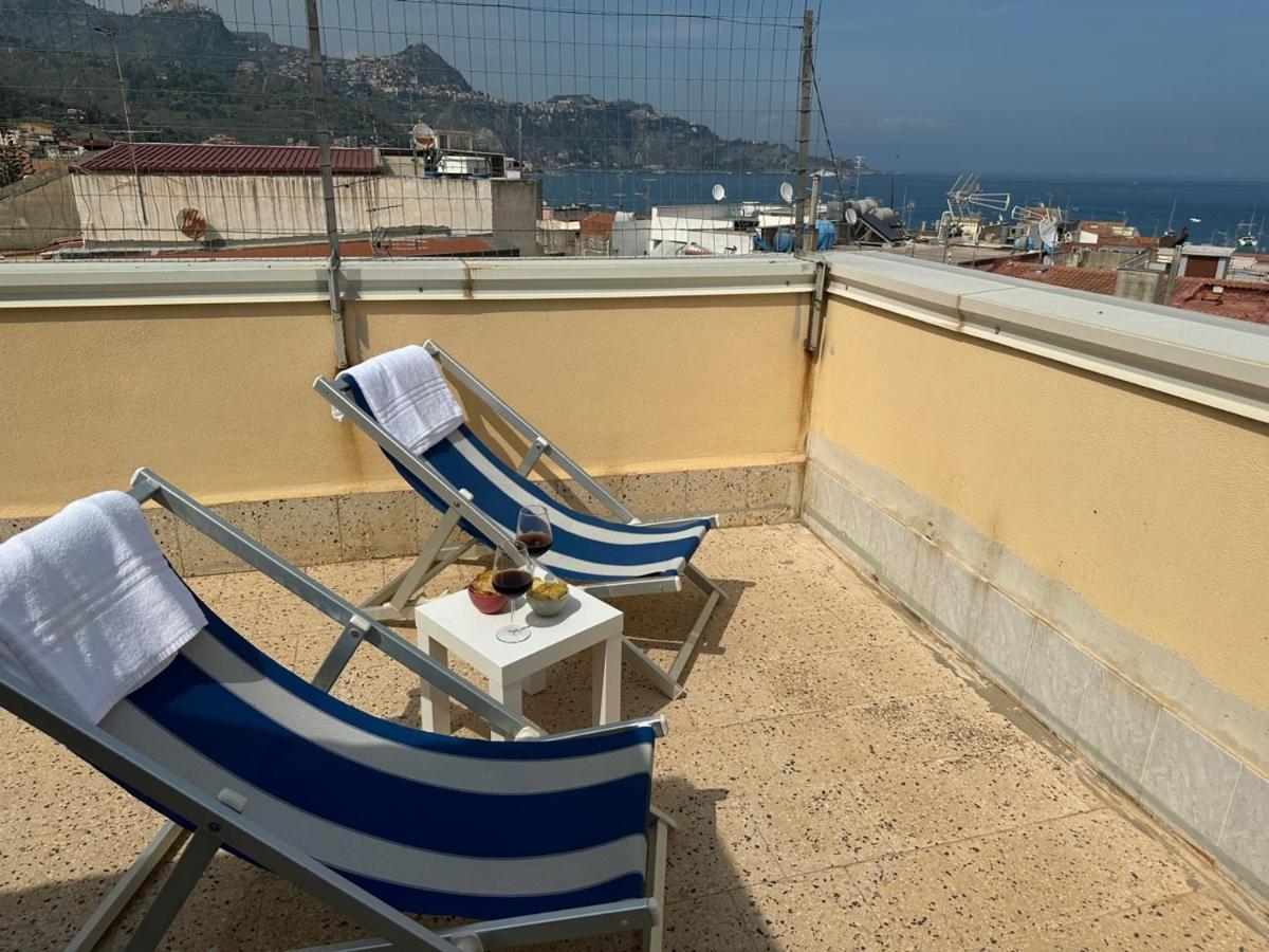 Attico Di Giggia Lägenhet Giardini Naxos Exteriör bild