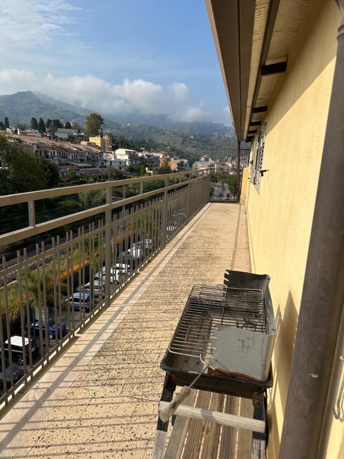Attico Di Giggia Lägenhet Giardini Naxos Exteriör bild