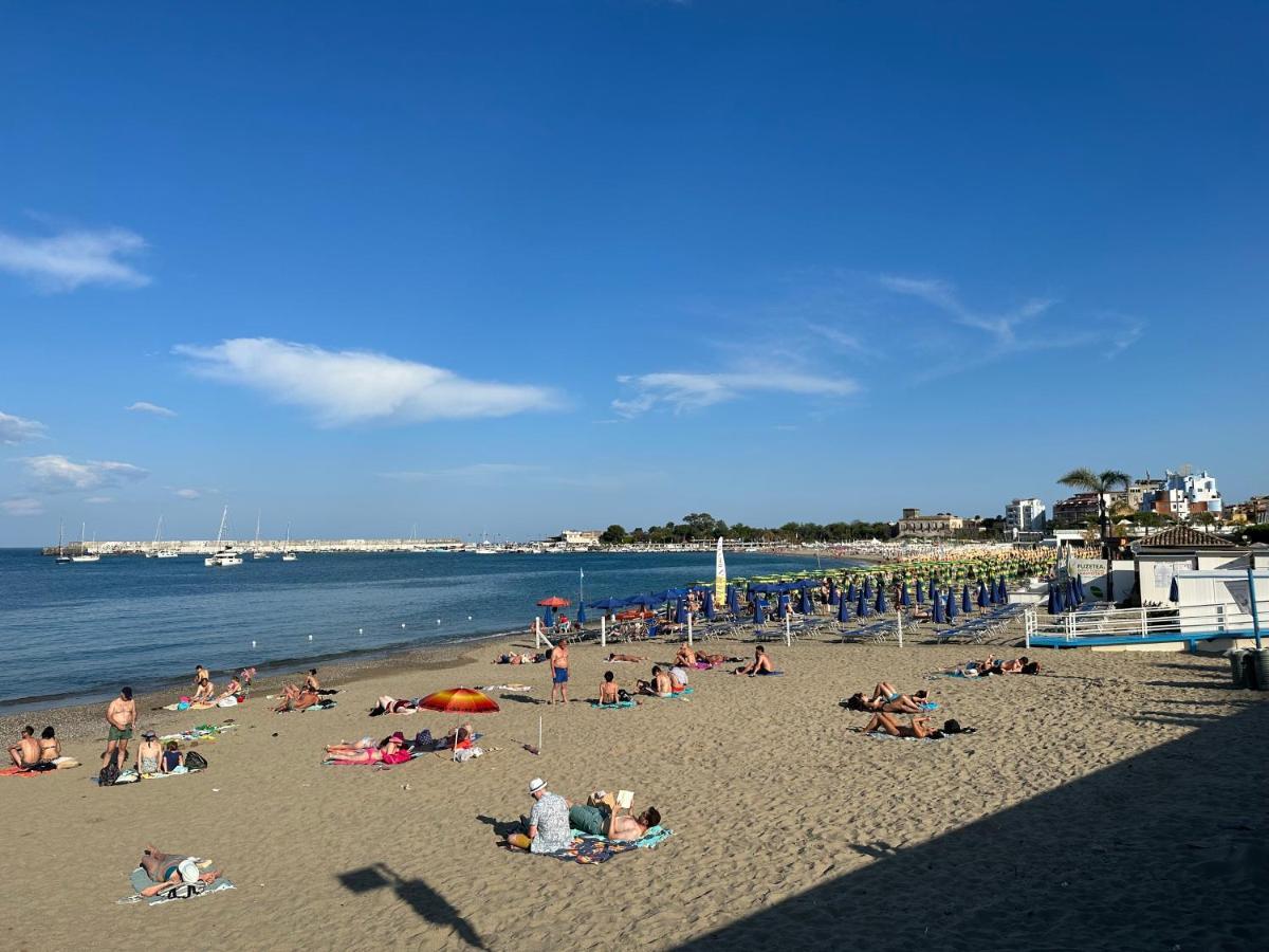 Attico Di Giggia Lägenhet Giardini Naxos Exteriör bild