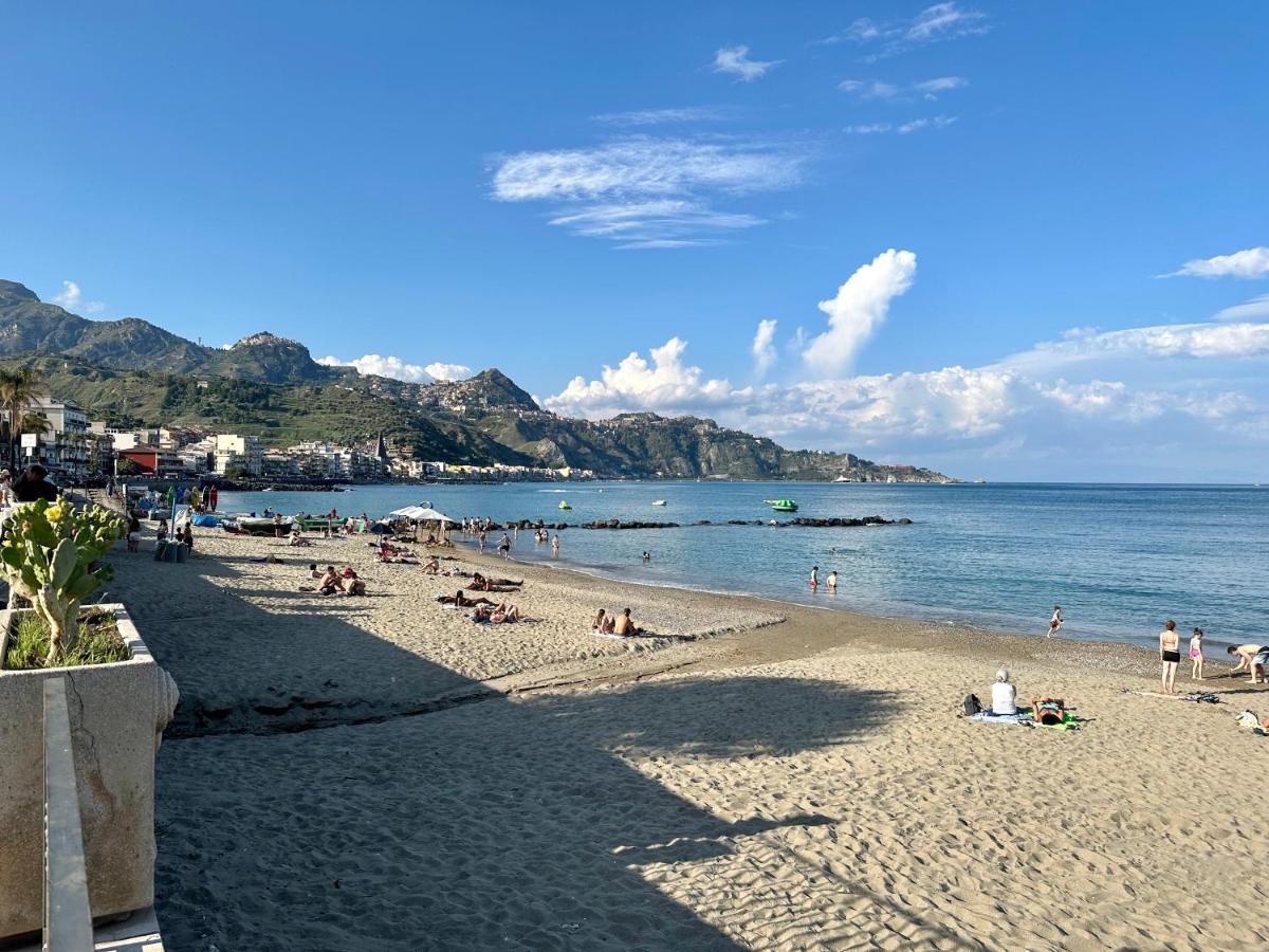 Attico Di Giggia Lägenhet Giardini Naxos Exteriör bild